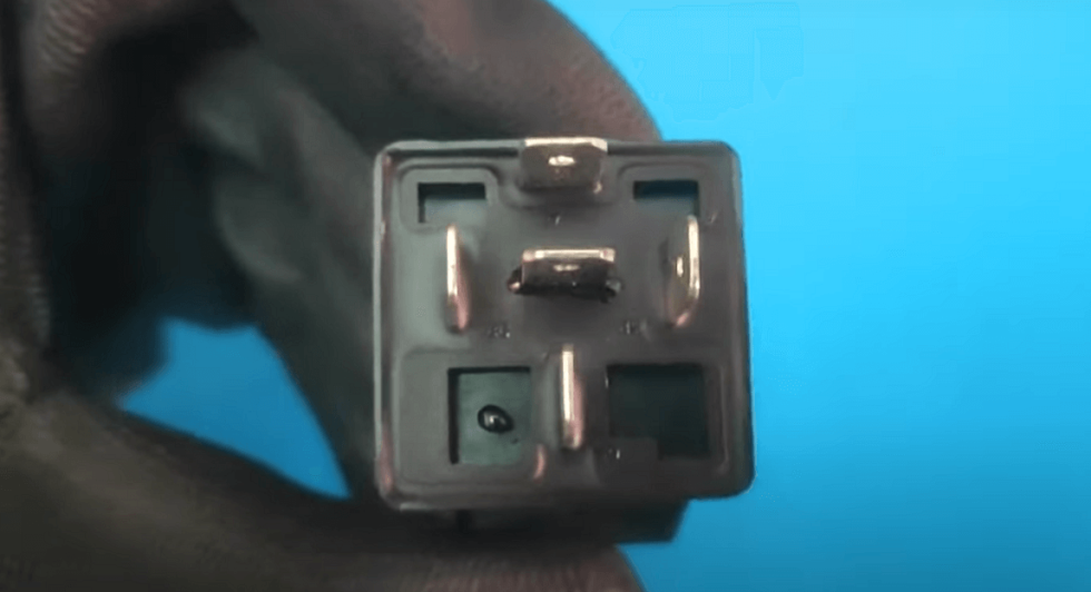 How to Test an Automotive Relay With a Multimeter