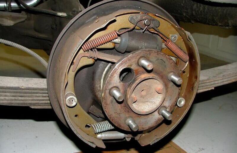 How to maintain antique car brakes